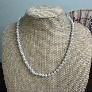 White 5mm Pearl Necklace .585 Gold Clasp Hand Knotted 17 Inch